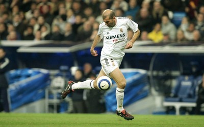 派亿体育焦点-凯恩禁区外突施冷箭得分