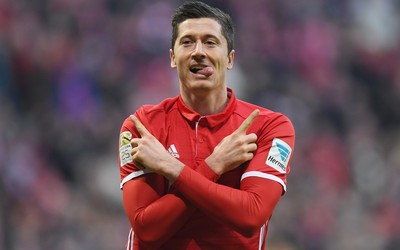 派亿体育精华-拉莫斯戴帽后保持冷静